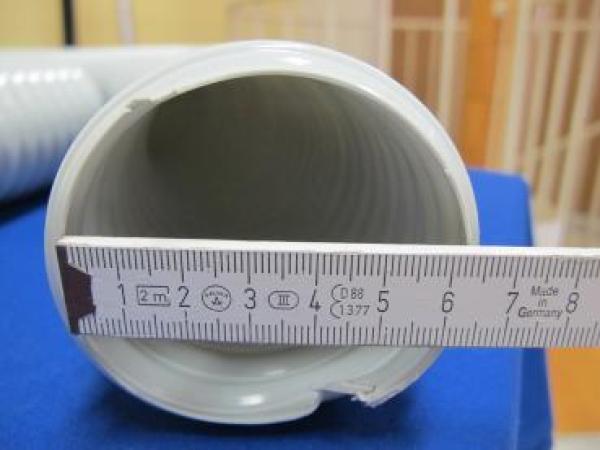 Überschlauch Ø 63,5 mm (2,5"), flexibel und robust – ideal für leistungsstarke Absaug- und Versorgungssysteme.